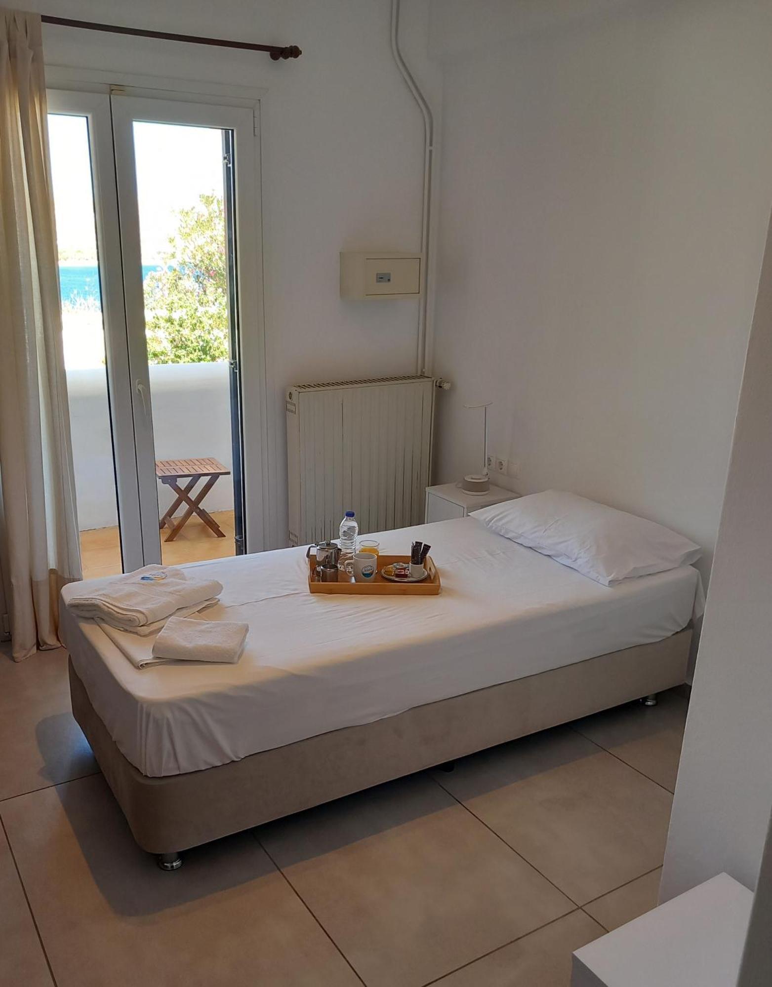 Naias Hotel Livádi Kültér fotó