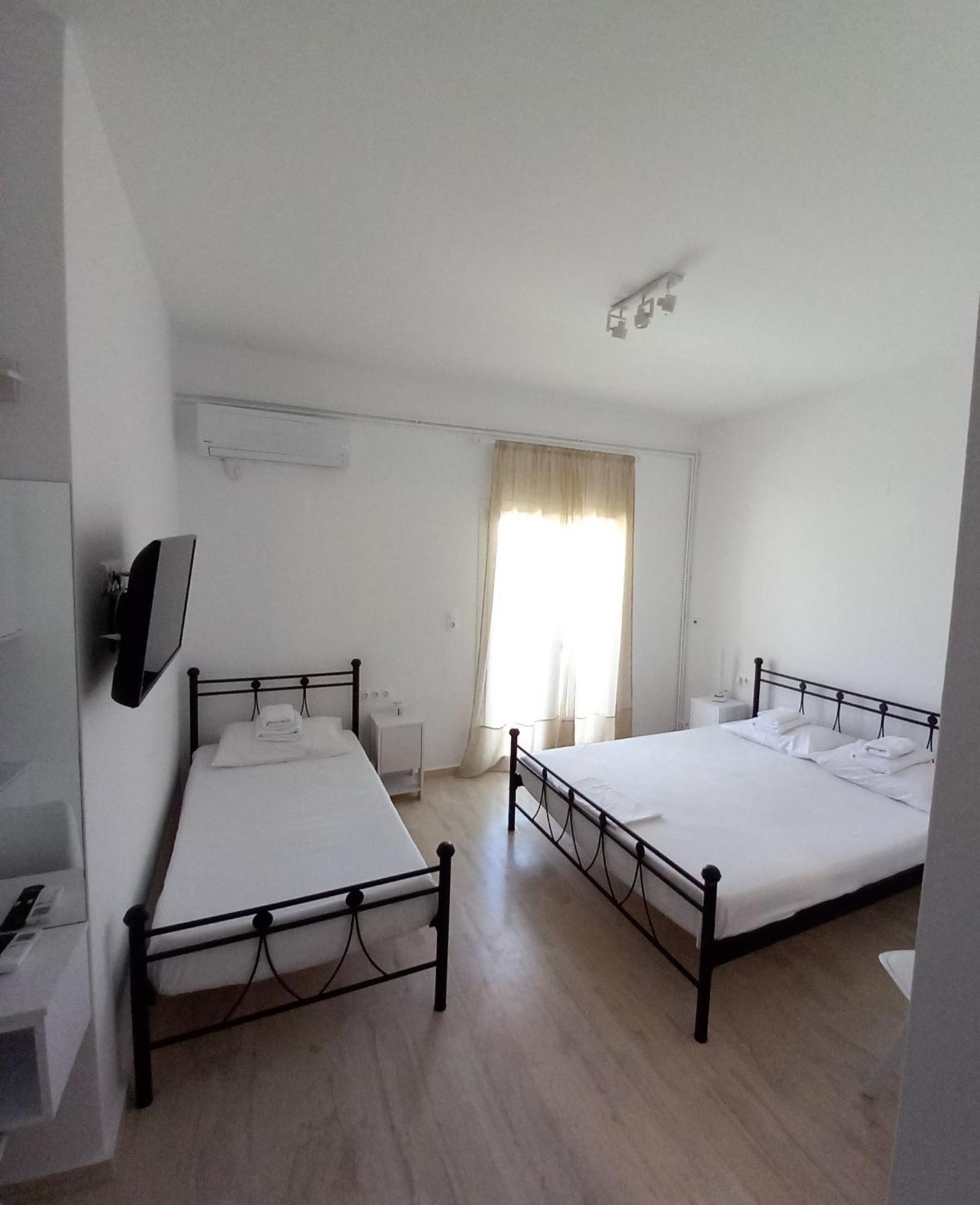 Naias Hotel Livádi Kültér fotó
